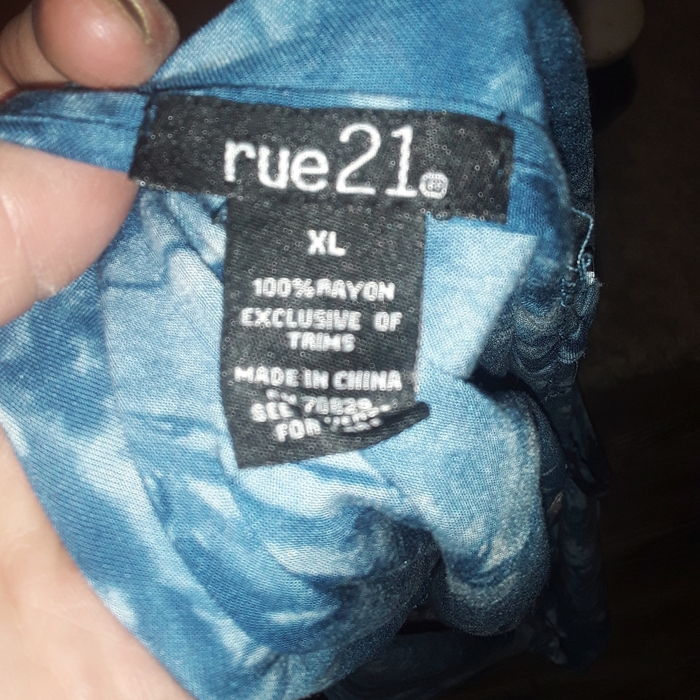 Womens XL Top - Picture 2 of 3
